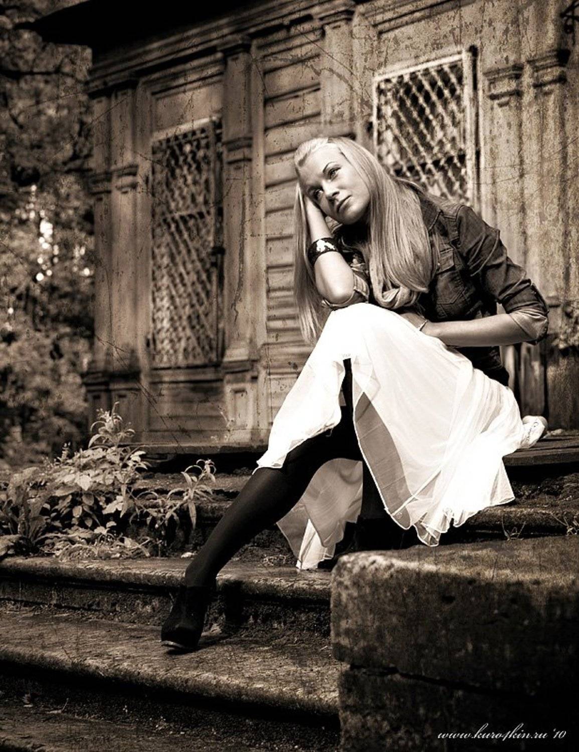 Задумчивая. Автор: Курочкин Андрей портрет, девушка, гламур, улица, Курочкин Андрей