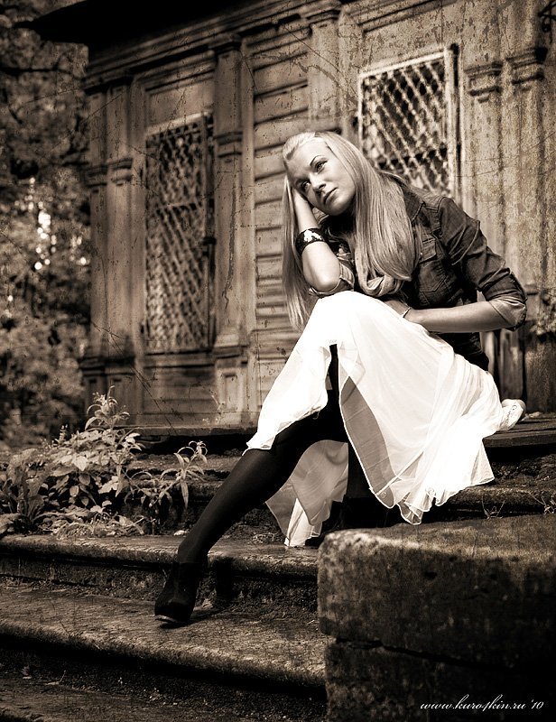 портрет, девушка, гламур, улица Задумчиваяphoto preview