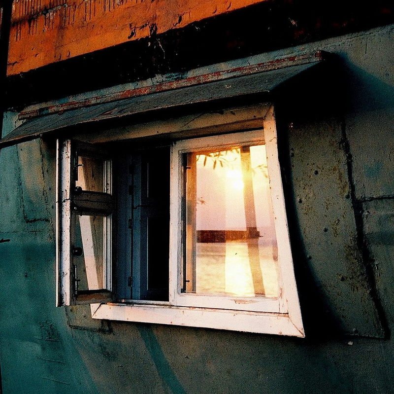 А что нам надо? Да просто свет в оконце...photo preview