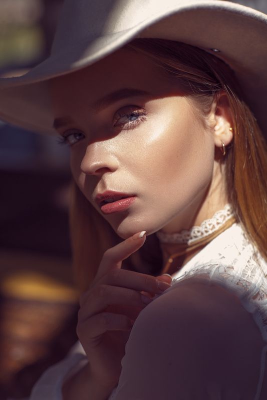 девушка Свет и Тениphoto preview