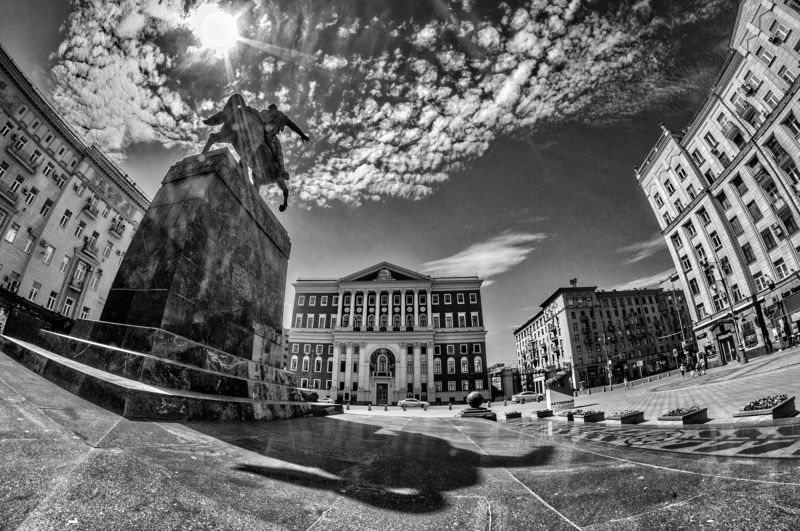 москва, мэрия, памятник, свет, тень, В плену забот свершает время свой круговоротphoto preview