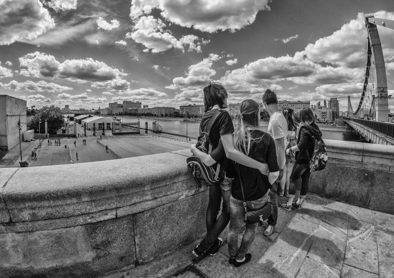 Перекинулся мост для разлук и свиданий безумно-влюблённыхphoto preview