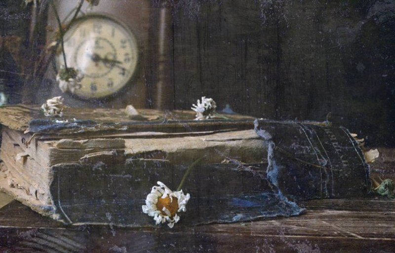 книга, часы Времяphoto preview