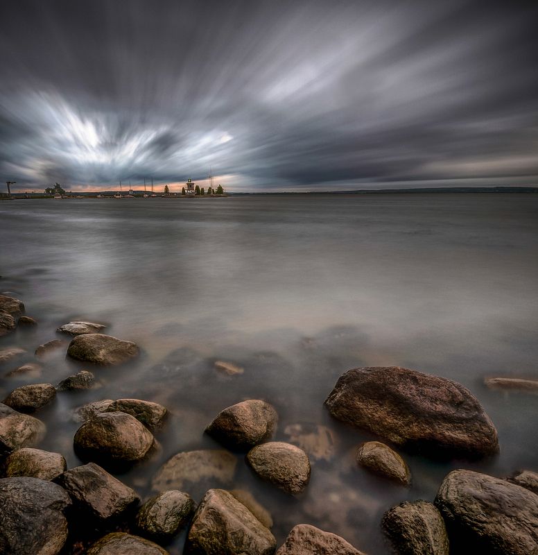 минское море небо тучи берег беларусь заславское вдхр ливень камни буря Хмурый летний вечерphoto preview