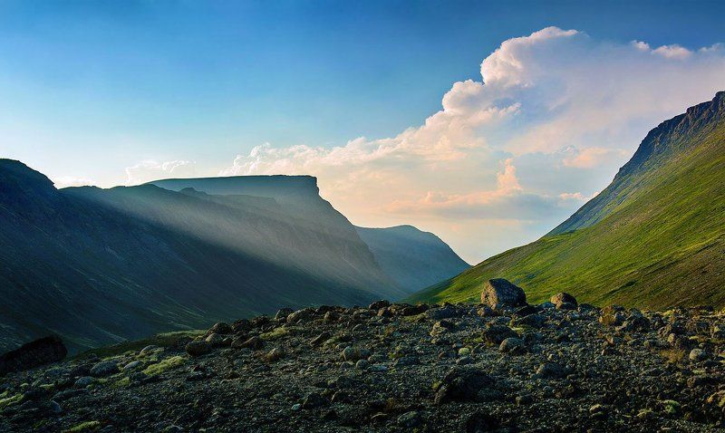 закат, хибины, горы, лето, вечер, небо, облака, кольский, север, заполярье, камни, скалы, вершина, долина, солнце, луч Закат в конце летаphoto preview