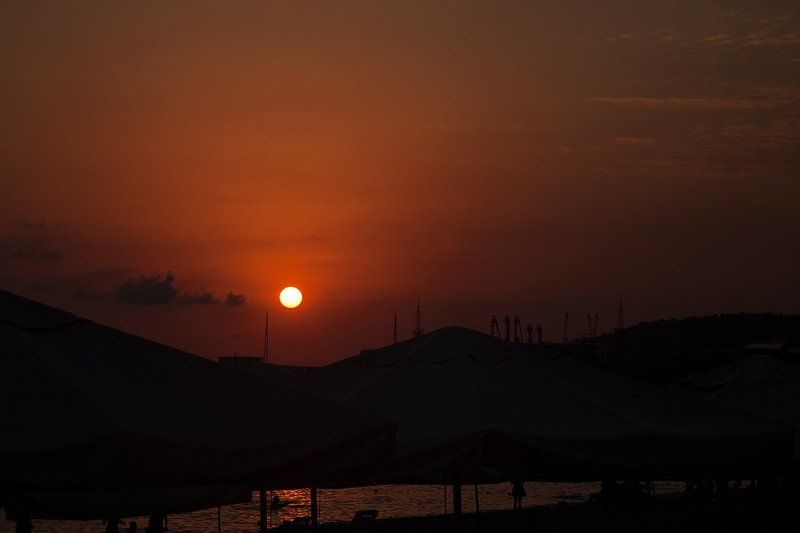 море, пейзаж, закат, солнце, небо, лето, природа, фото, фотография, свет, солнечный свет, силуэт Закатное мореphoto preview