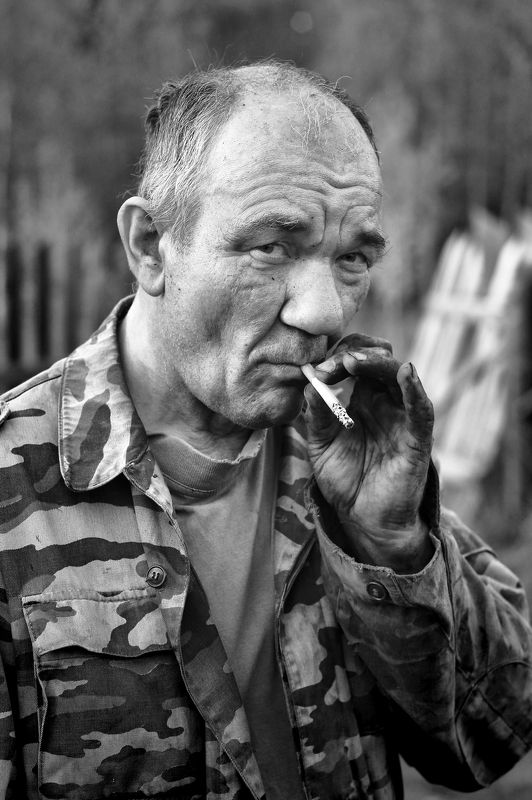 перекур,черно-белое.портрет Дядя Сашаphoto preview