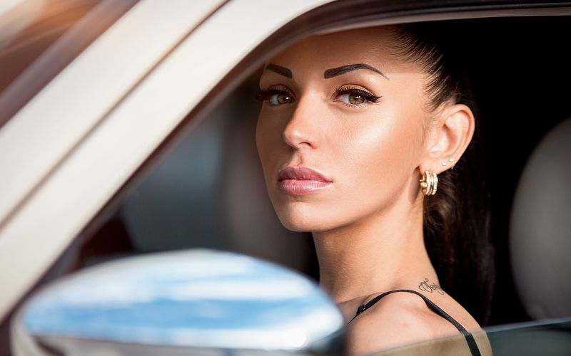 портрет, машина, за рулем, водитель, девушка за рулем, шофер Аннаphoto preview