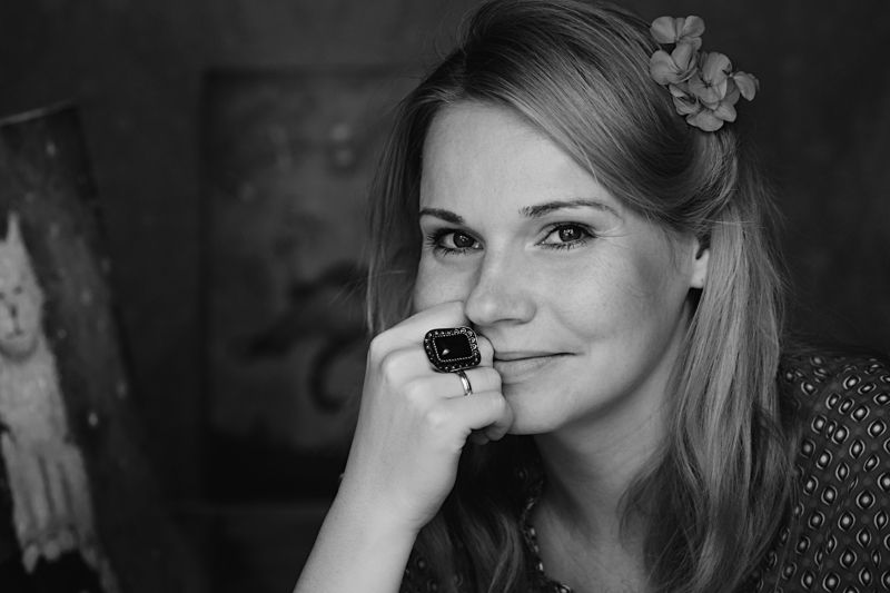 художница художник портрет девушка черно-белое кисть annromanovska portrait annromanovska your smilephoto preview