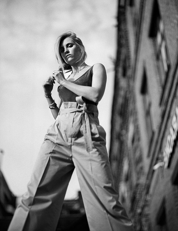 street, m-format, 6x7, glamor, romantic, beauty, fashion, film, art, portrait, davydov, лето, солнце, девушка, люди, красивая, стиль, аналоговая, монохромная, улица, пленэр, The Street Style...photo preview