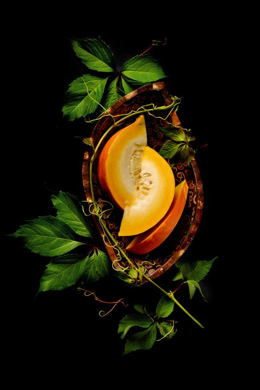 тыква, зелень, деревянная тарелка photo preview