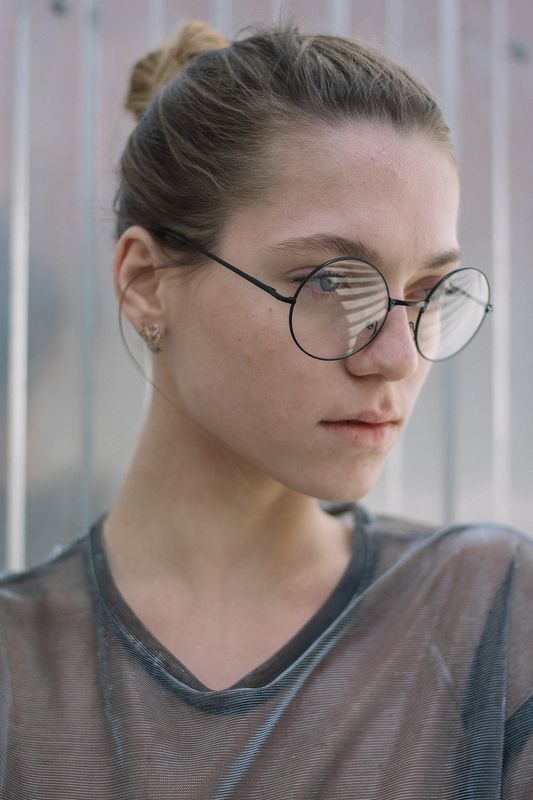 девушка портрет линии композиция взгляд свет объём 35мм цифра  Полинаphoto preview