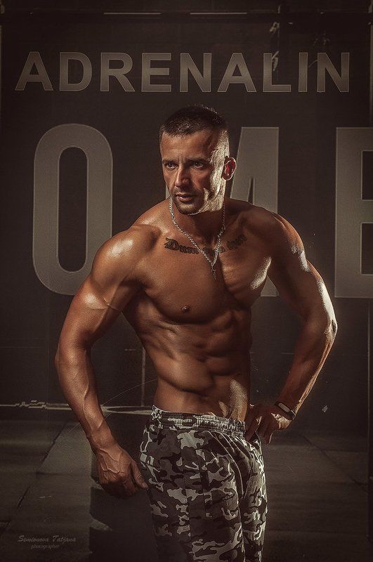 атлет, красивое тело, спорт, мышцы, мужская съемка, спортсмен, тренажеры, тренажерный зал Атлетphoto preview