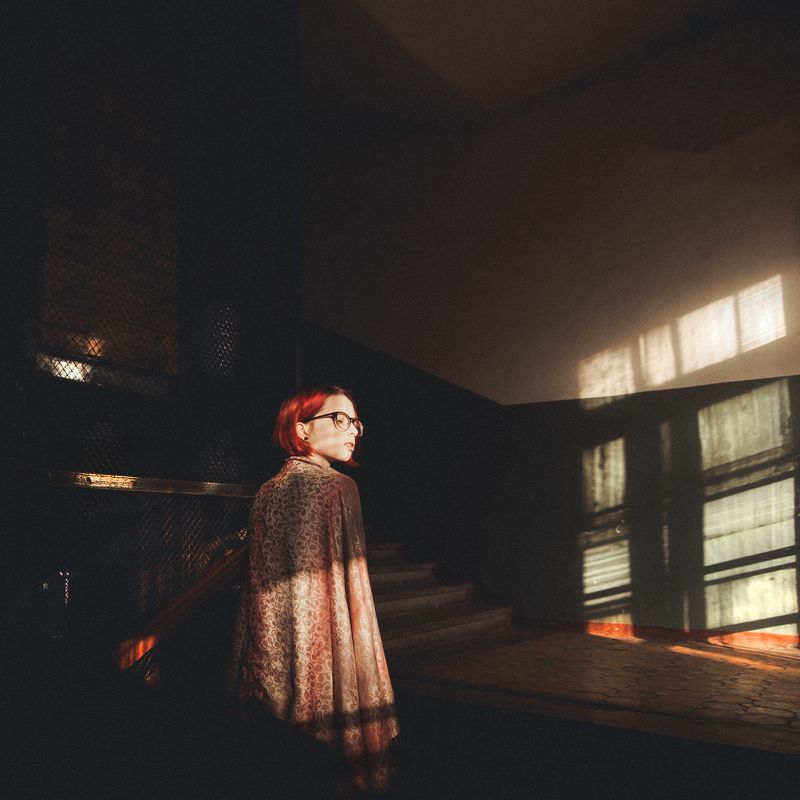 девушка, свет, геометрия, дом, релакс ***photo preview