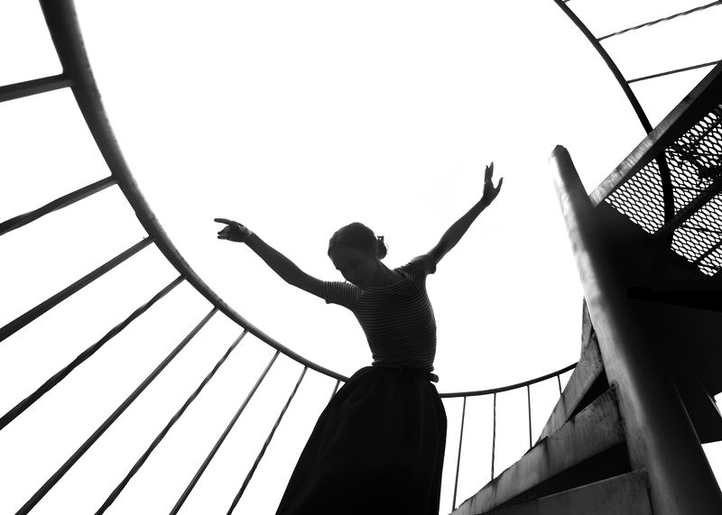 девушка, танец, геометрия, свет Внутренний внешний.photo preview