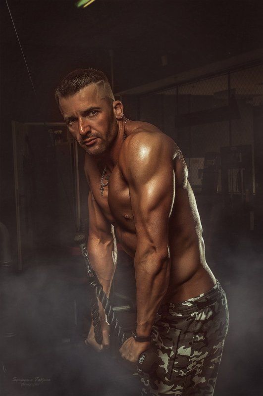 атлет, красивое тело, спорт, мышцы, мужская съемка, спортсмен, тренажеры, тренажерный зал Атлетphoto preview