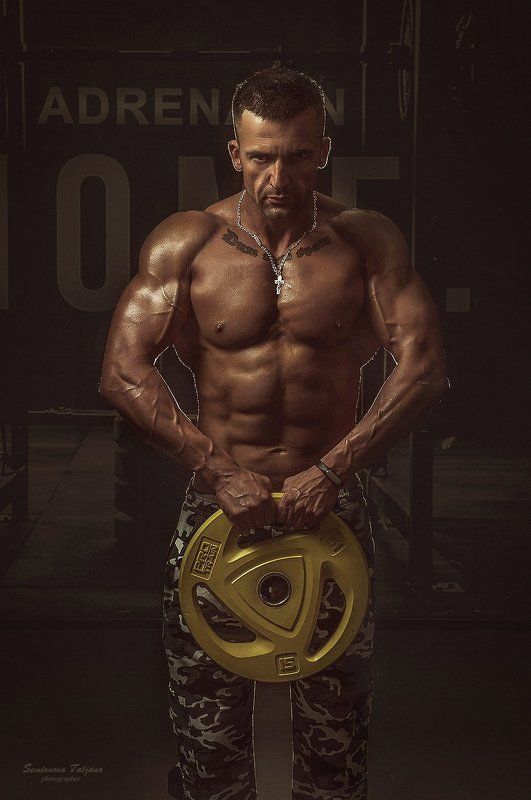 атлет, красивое тело, спорт, мышцы, мужская съемка, спортсмен, тренажеры, тренажерный зал Атлетphoto preview