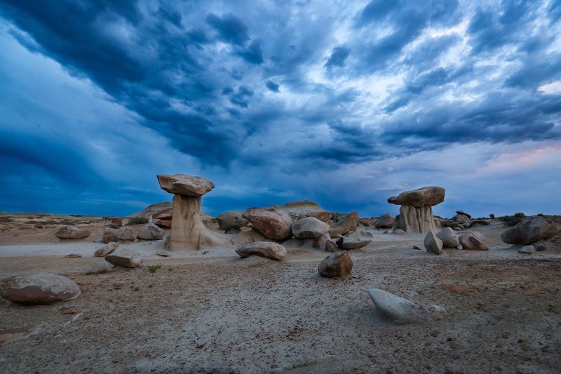 Каменные грибыphoto preview