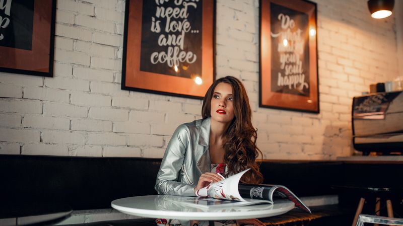 девушка, портрет, взгляд, кафе ,интерьер, свет GRP photo preview