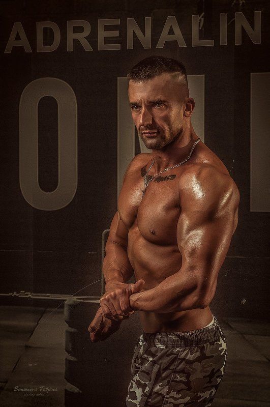 атлет, красивое тело, спорт, мышцы, мужская съемка, спортсмен, тренажеры, тренажерный зал Атлетphoto preview