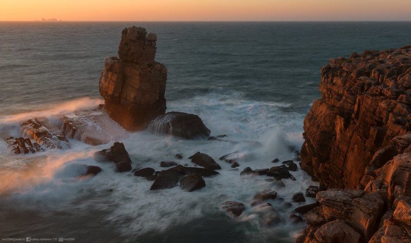 Небо, пейзаж, море, закат, вода, пляж, путешествия, океан, скала, вечер, морской пейзаж, ворон,  рассвет, серфинг, берег, сумерки, кораблекрушение, Пенише, Карвоейру Carrack of Crows – Корабль воронов фото превью