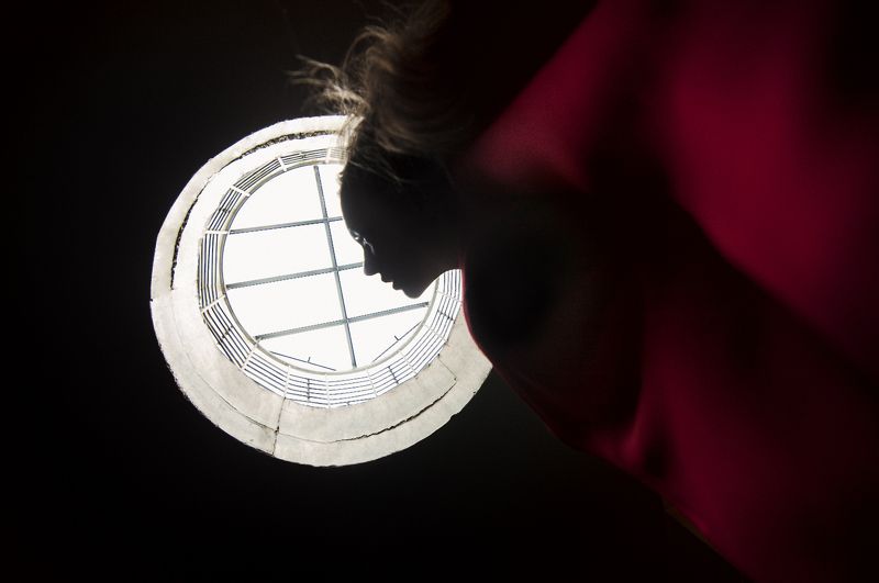 Птица в клетке.photo preview