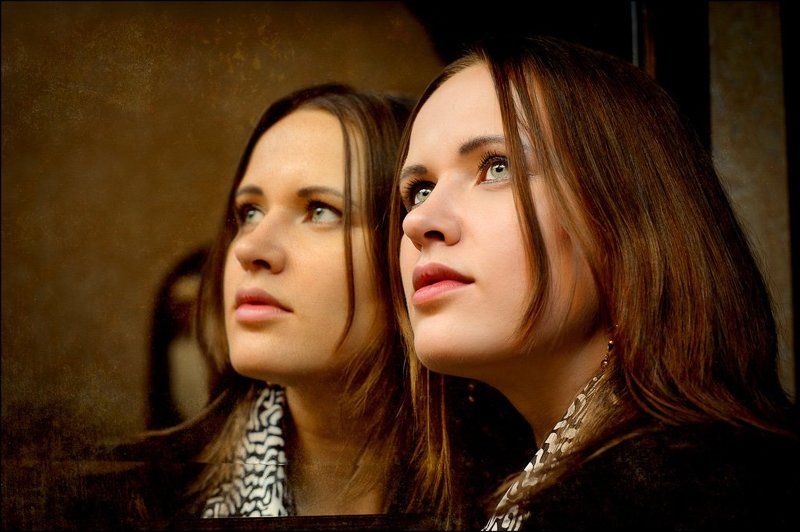 Зеркальный портретphoto preview