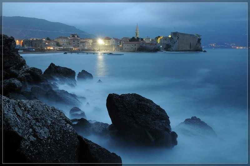 будва, ночь, волны Таинственный замокphoto preview