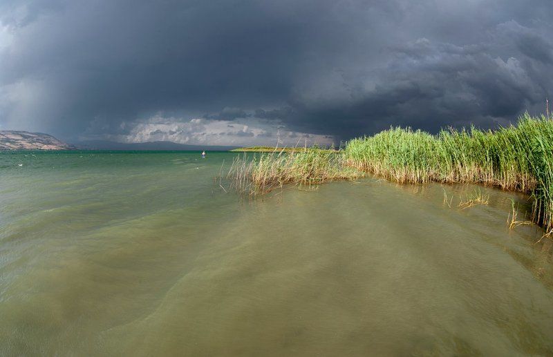 израиль, галилейское море, кинерет, тучи, вода Перед грозойphoto preview