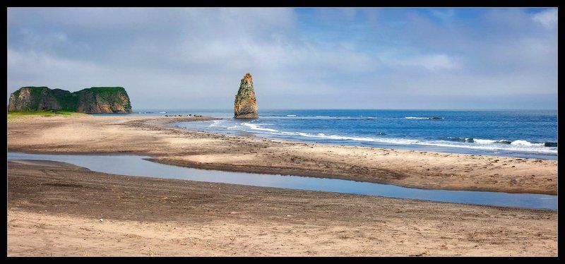 кунашир, тихий И в этот берег дикий стучит волною Тихий..photo preview