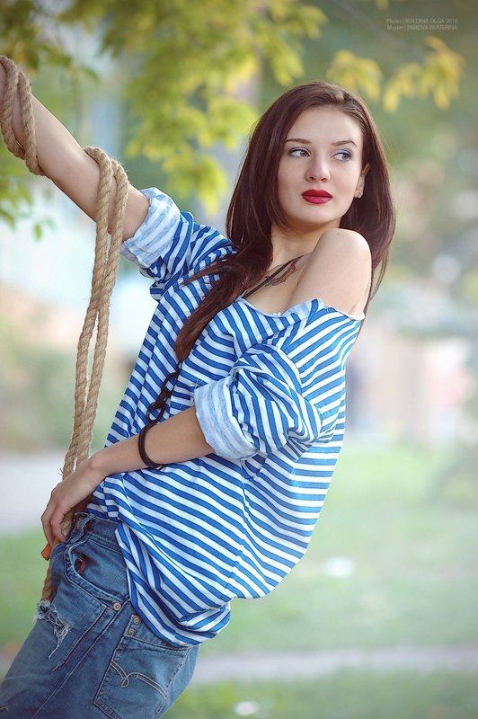 двое сбоку, наших - нетphoto preview