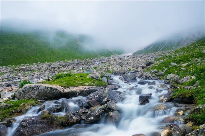 Вытекая из туманаphoto preview