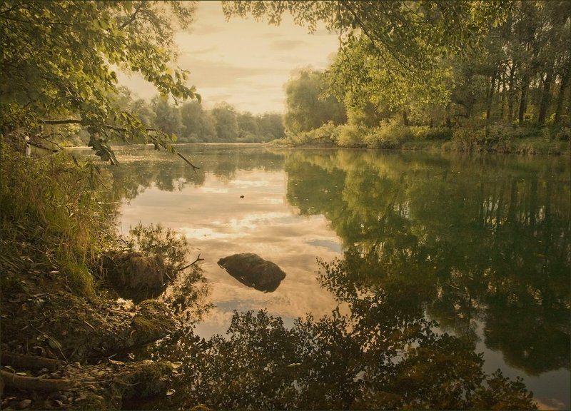 Сентябрьский вечер на рекеphoto preview