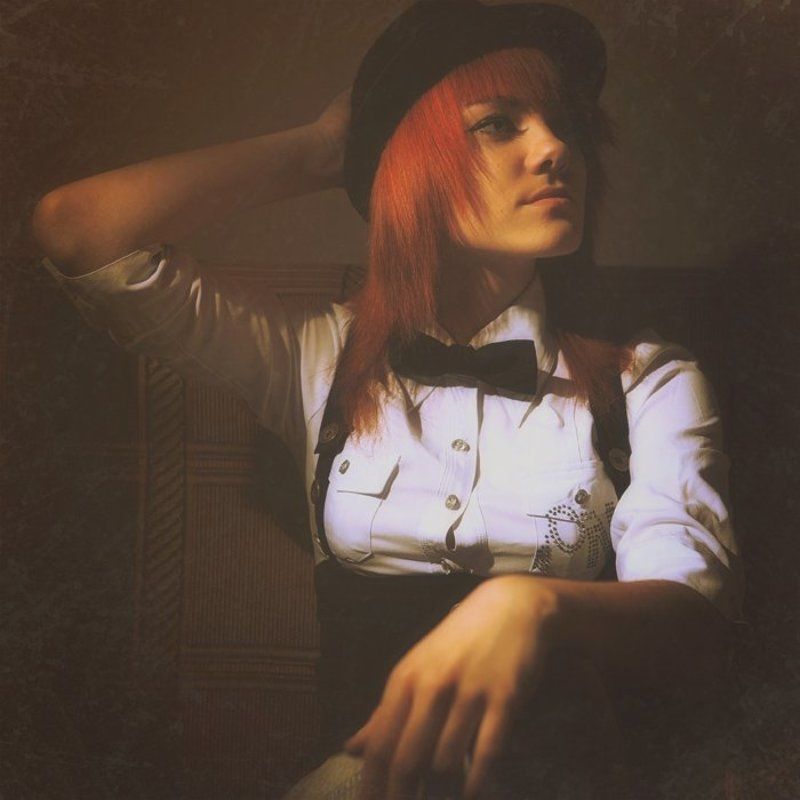 девушка с бабочкойphoto preview