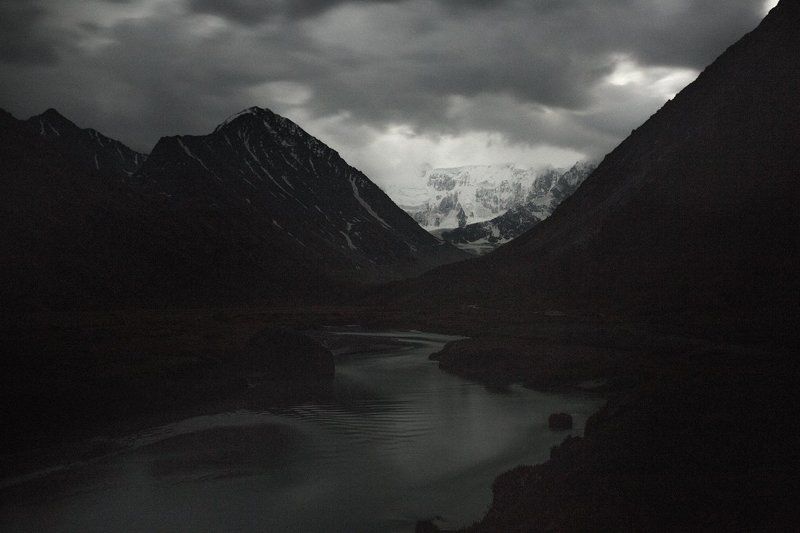 путешествия, белуха, алтай, туризм, исследование, пейзаж, горы, катунский хребет, аккем Гроза в горахphoto preview