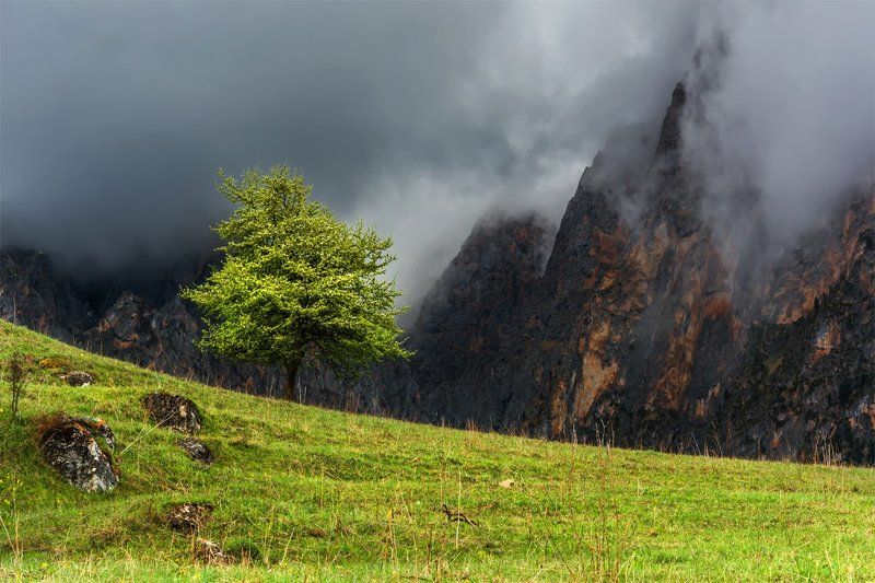 природа, пейзаж, кавказ, горы, весна, облака, свет, скалы, На контрастеphoto preview