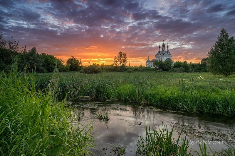 храм благовещения пресвятой богородицы, тайнинское, церковь, вечер, закат, подмосковье Храм Благовещения Пресвятой Богородицы в Тайнинскомphoto preview
