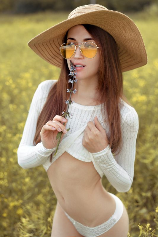 портрет девушка летоphoto preview