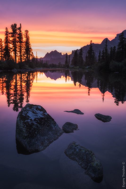 ергаки, природа, пейзаж, саяны, облака, горы, лето, сибирь, вечер, закат, небо, каменный замок, лазурное, красноярск, западные саяны, лес, деревья Классический вид с озера Лазурноеphoto preview