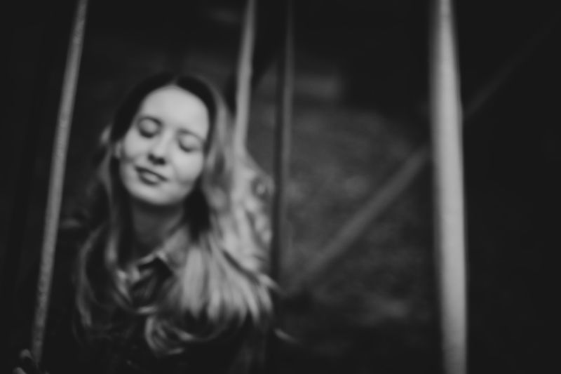 черно-белая, портрет Ветер с запахом Детстваphoto preview