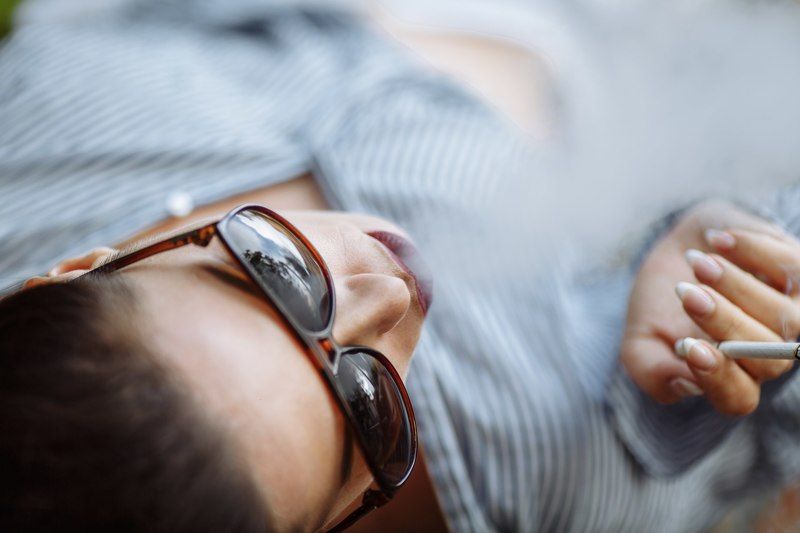 девушка,дым,прогулка,питер Ксюphoto preview