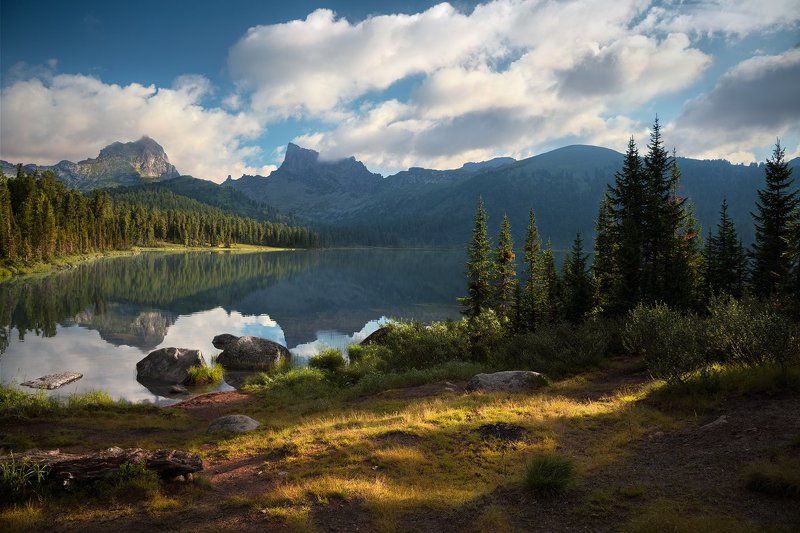 природа, пейзаж, горы, Ергаки, Саяны, скалы, утро, большой, красивая, озеро, камни, берег, лес, холодный Утро на озере Светлоеphoto preview