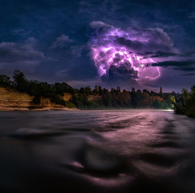 Облако с молниямиphoto preview