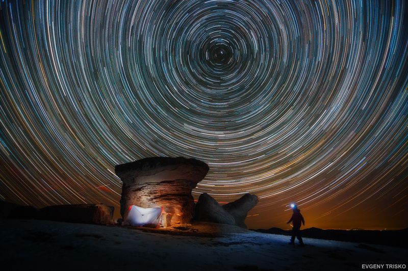 звёзды, пейзаж, ночной пейзаж, треки, звёздные треки, Эльбрус, Кавказ,  Звёздные треки над каменными «грибами» Эльбруса. 3100 м.photo preview