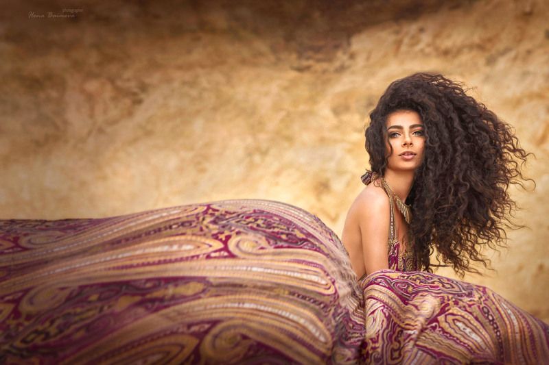 лето,девушка,ветер,пески,пустыня,афро кудри, брюнетка,страсть гуляя ветром по пустыне ..photo preview