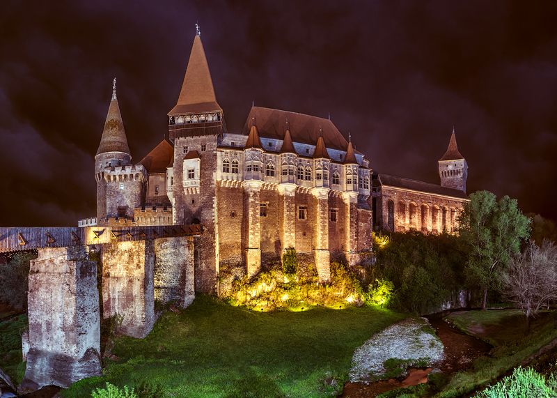 castelul corvinilor, замок корвинов, vajdahunyadi, трансильвания, castle, old castle Ночной замок Корвинов.photo preview