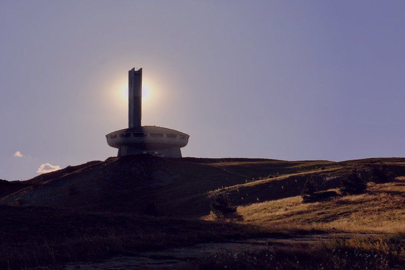 Дом-памятник на Бузлудже на закате.photo preview