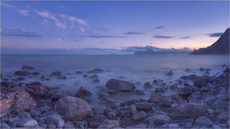 крым, панорама, закат, длинная выдержка, море, чёрное море, берег, камни, пляж, коктебель, кара-даг, вечер, морской пейзаж, небо, облака, горы, крымские горы ...photo preview