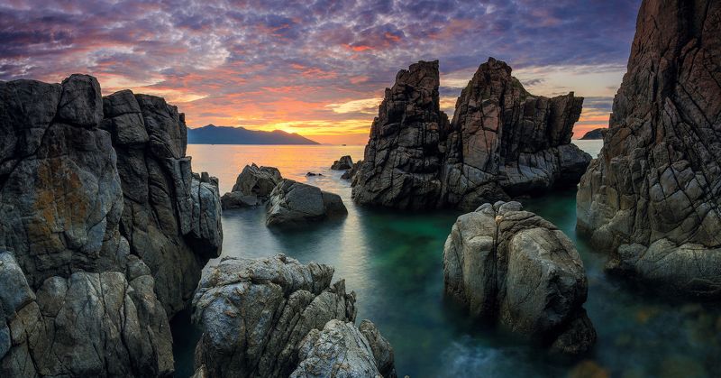 #vietnam #sea #cave Sunrise in Heo cavephoto preview