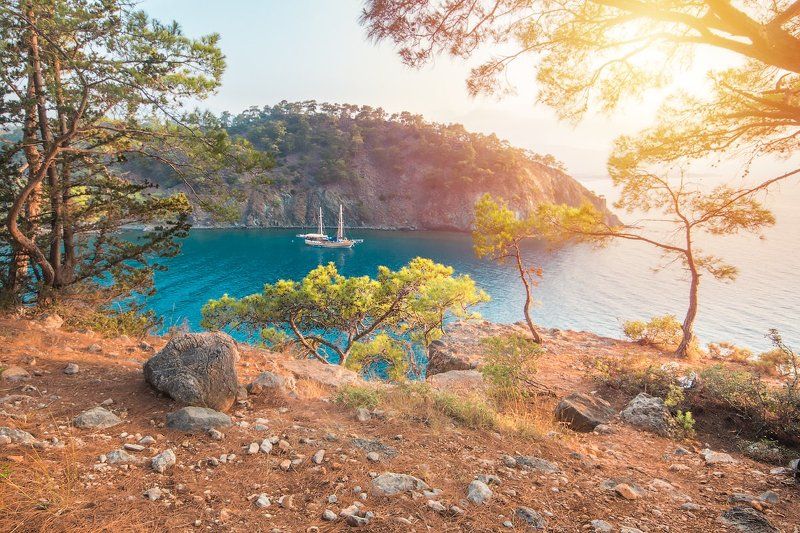 пейзаж, горы, море, океан, корабль, природа, лодки, корабль, бухта, залив, рассвет, камни, пляж, деревья В заливеphoto preview